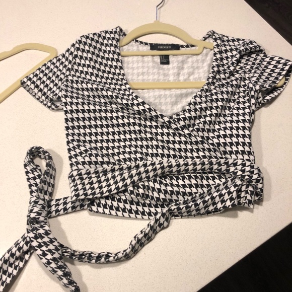 Forever21. ANY 2 $17 - Picture 2 of 4